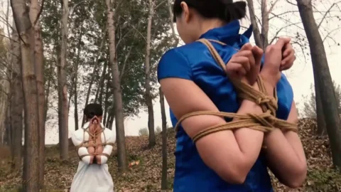 Glamour Bondage in the Forest – A Strict and Beautiful Scene with Asian Rope Bondage