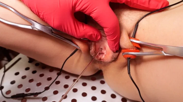 Medical Fetish – A Latex-clad Nurses Speculum Session