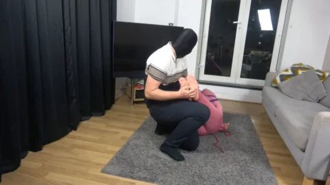 Latina bondage – huge purple ballgag and living room ropes