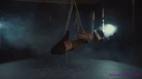 Close-Up Kissing – The Intimate Dance of Rope Bondage