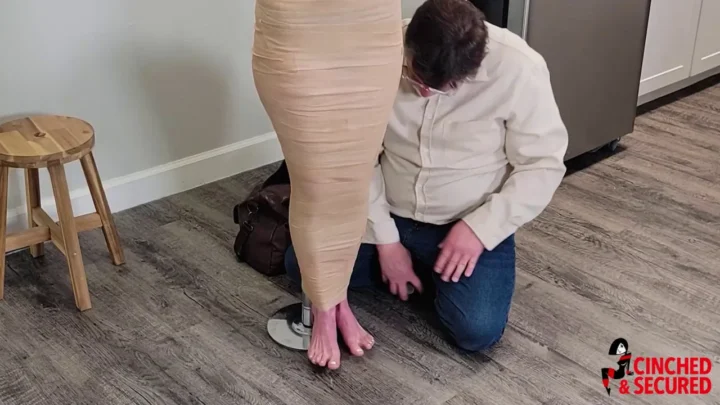 The Inescapable Predicament of Cara – A Tale of Restraint and Silence