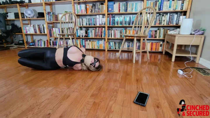 Alba Zevon Portrays Twin Personalities in Doctor vs The Blonde