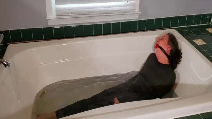 Bound in Bandages – Genevieve’s Struggle in the Bathtub