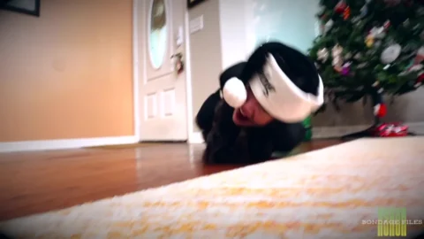 GiGi’s Uninvited Christmas Surprise – Caught Red-Handed by Nyxon