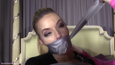 Izzebella Robbins – An Artful Display of Control and Seduction