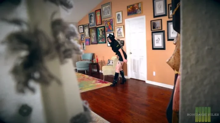 Nyxon’s Unexpected Encounter – A Bondage Tale